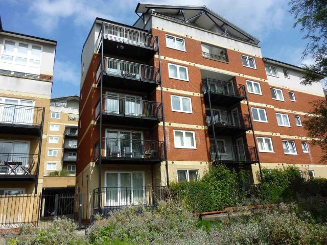 Apartment at Penn Road, Batchworth