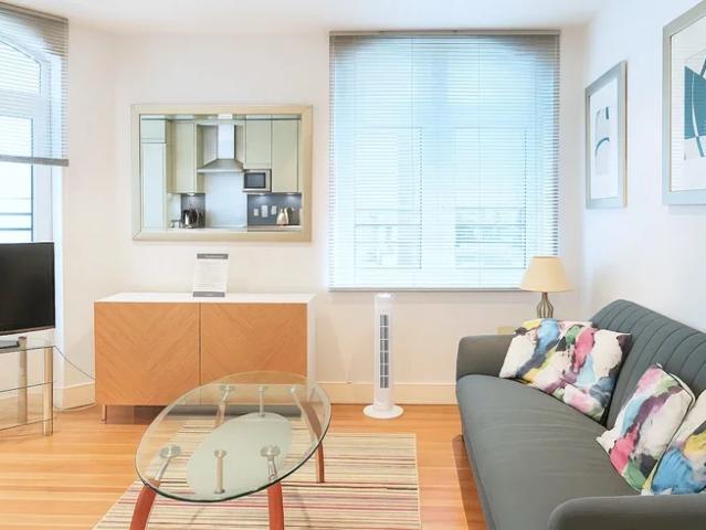 Apartment at Pepys Street, City of London