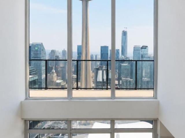 apartment at PH8105 3 CONCORD CITYPLACE WAY, Toronto, Ontario, M5V0X4