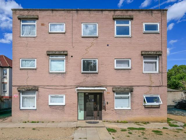 Apartment at Pitshanger Lane, Greater London
