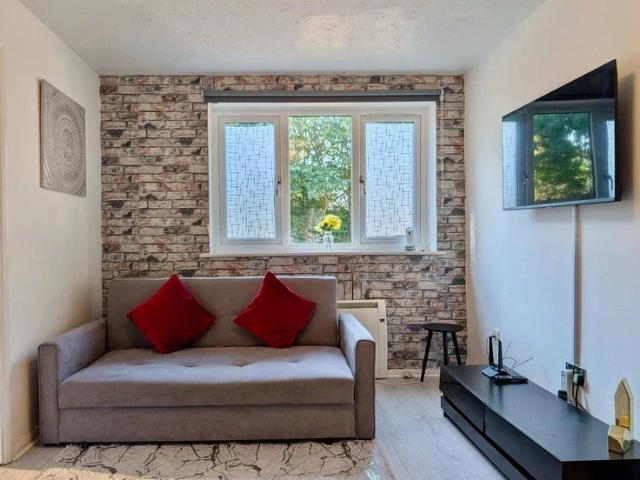 Apartment at Plumtree Close, Greater London