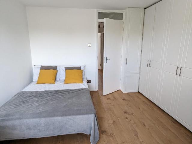 Apartment at Prince of Wales Close, Greater London