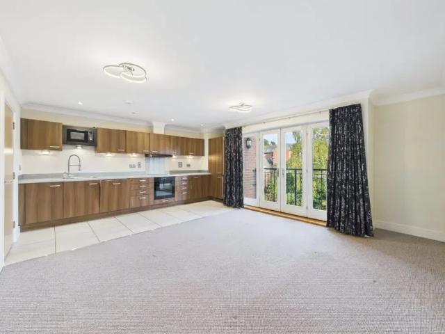 Apartment at Princes Drive, Worcester