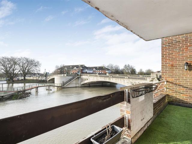 Apartment at Promenade Road, Reading