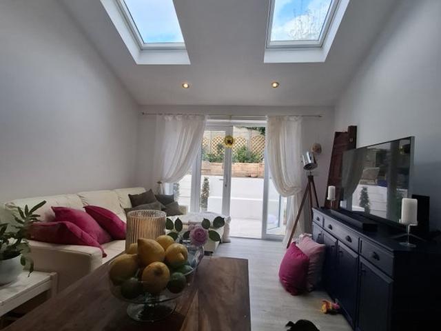 Apartment at Purley Oaks Road, Greater London