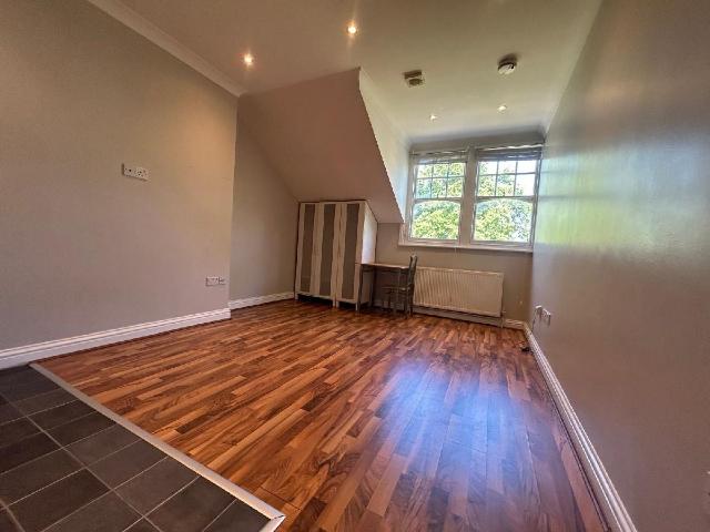 Apartment at Queens Avenue, Greater London