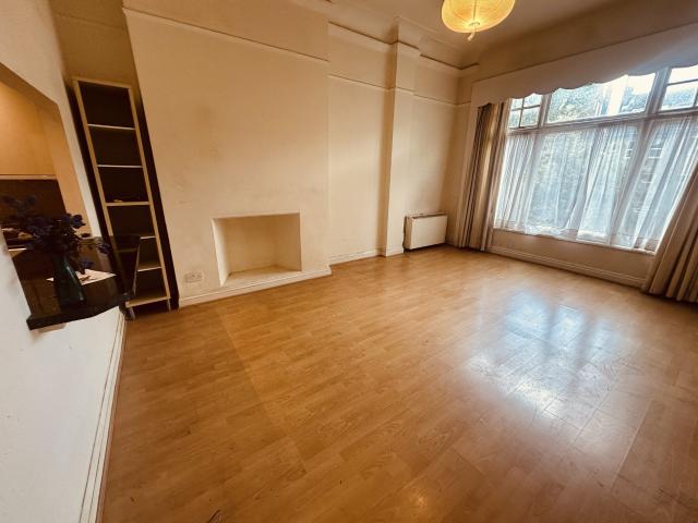 Apartment at Queens Avenue, Greater London