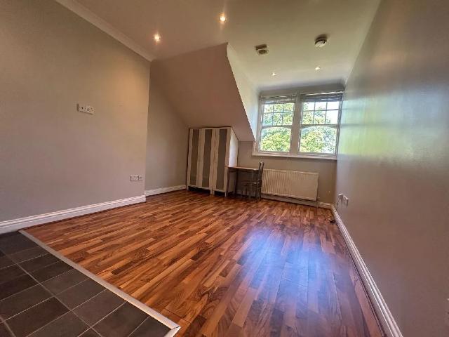 Apartment at Queens Avenue, Greater London