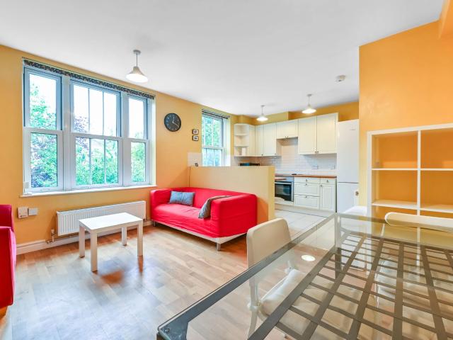 Apartment at Queen's Crescent, Greater London