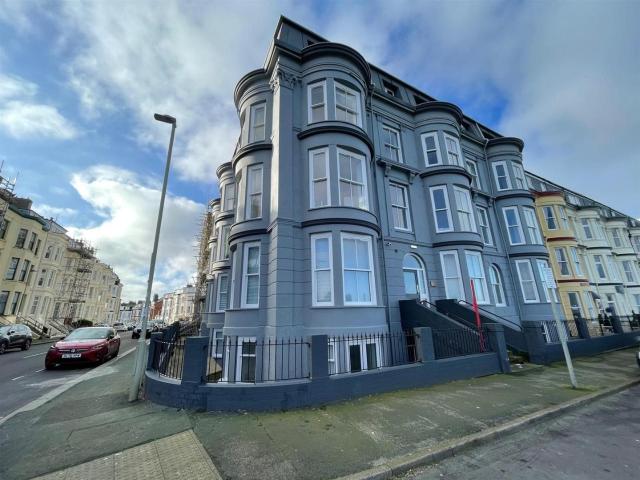 Apartment at Queen's Parade, Scarborough
