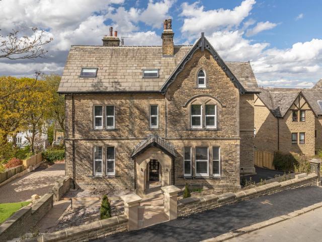 Apartment at Queen's Road, Bradford