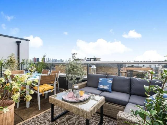 Apartment at Queen's Road, Greater London