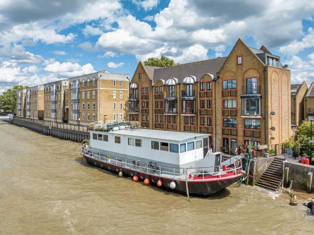 Apartment at Rotherhithe Street, Greater London