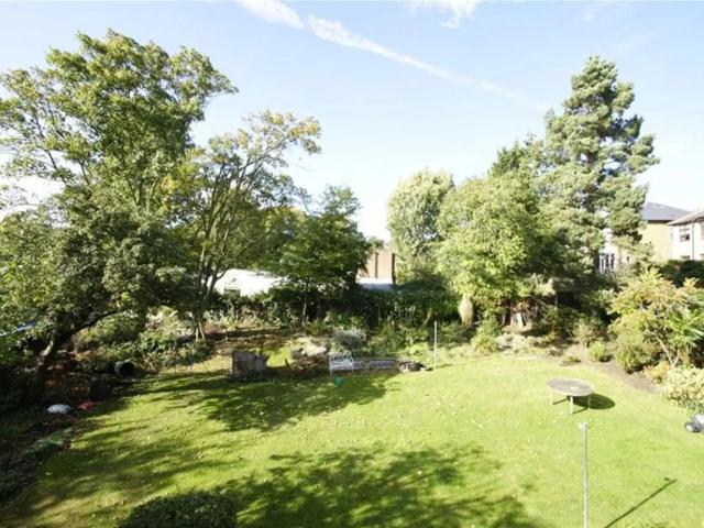 Apartment at Round Hill, Greater London