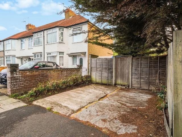 Apartment at Roxeth Green Avenue, Greater London
