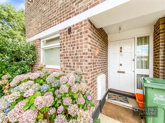 Apartment at Royal Oak Drive, Basildon