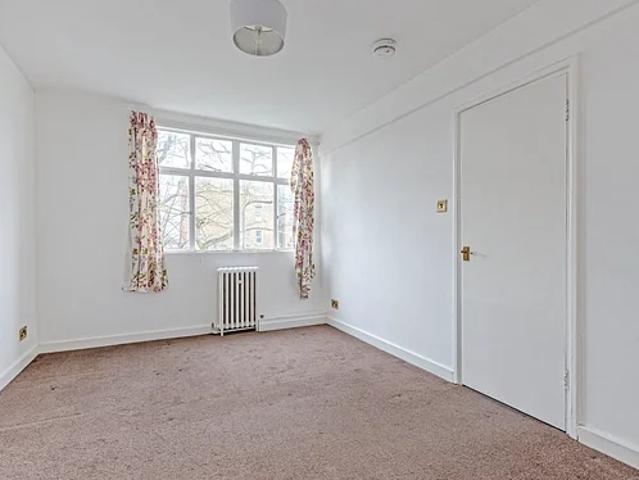 Apartment at Rockley Court, Greater London