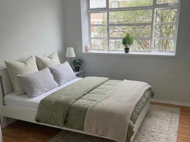 Apartment at Rodenhurst Road, Greater London