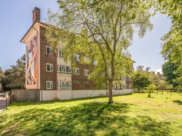 Apartment at Rodenhurst Road, London