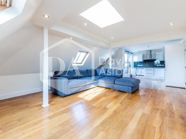Apartment at Rokesly Avenue, Greater London