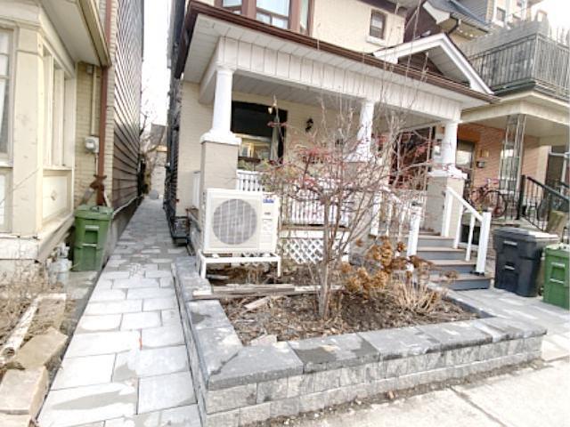 apartment at ROOM 201 81 HALLAM STREET, Toronto, Ontario, M6H1W7