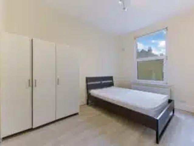 Apartment at Rosendale Road, Greater London
