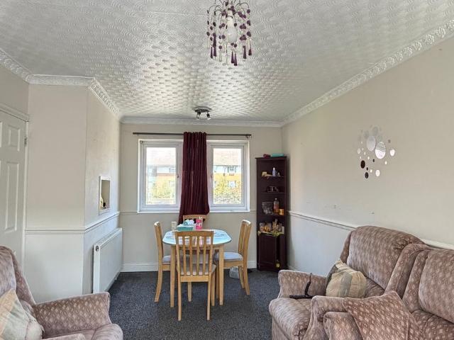 Apartment at Ross Close, Luton