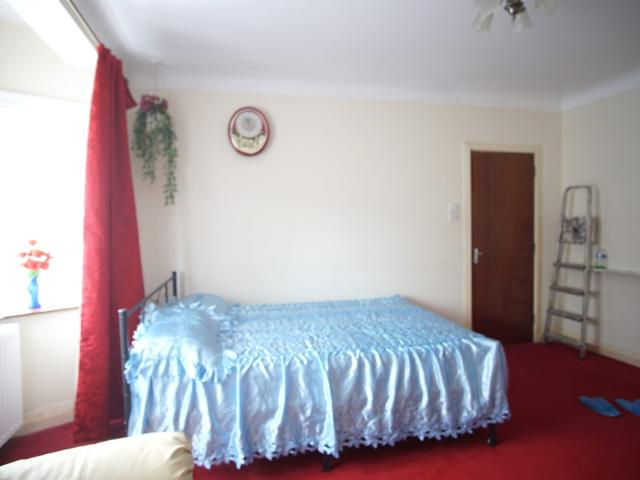 Apartment at Ravenscroft Avenue, Greater London