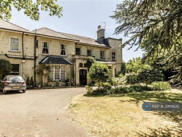 Apartment at Ravenswood Court, Greater London