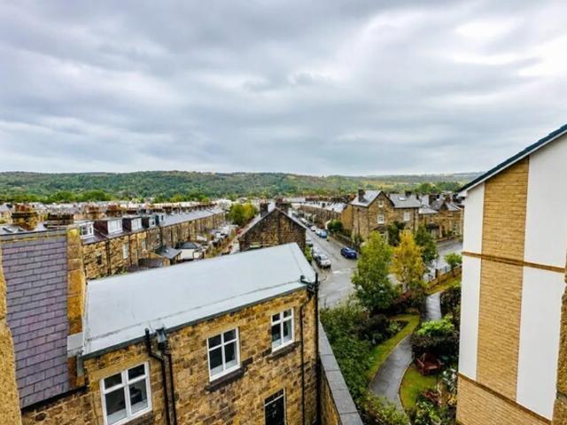 Apartment at Railway Road, Bradford