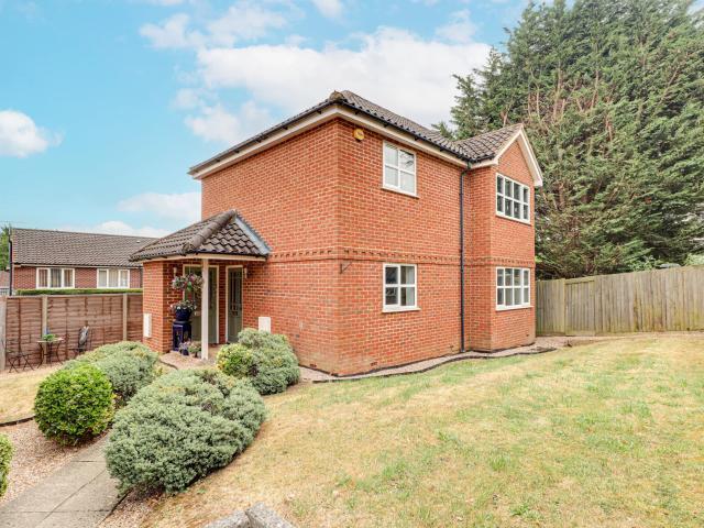 Apartment at Rainbow Close, St Albans