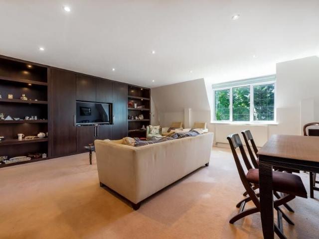 Apartment at Raleigh Close, Greater London