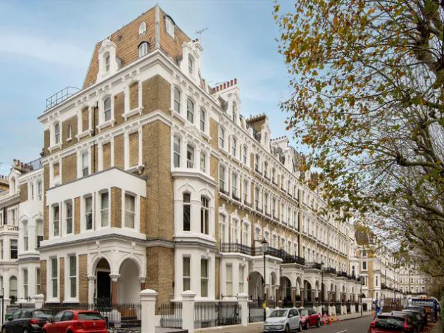 Apartment at Redcliffe Square, Greater London