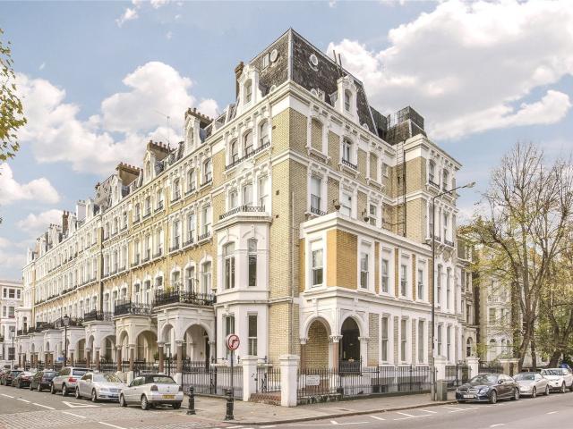 Apartment at Redcliffe Square, Greater London
