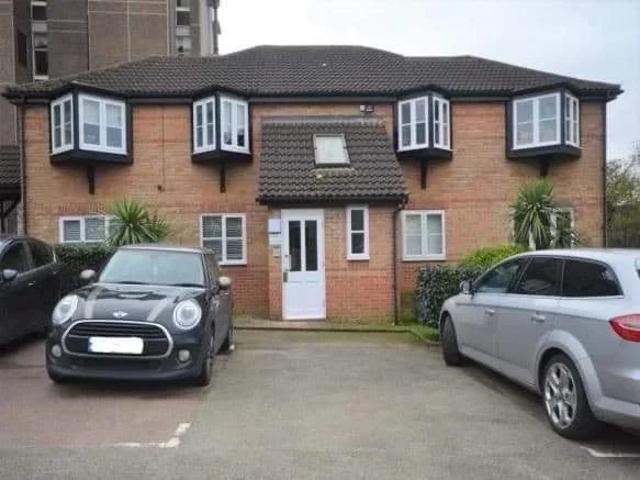 Apartment at Regarth Avenue, Greater London