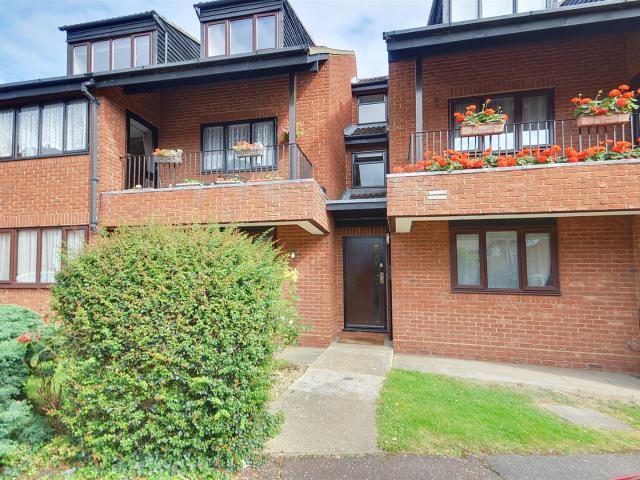 Apartment at Regency Drive, Greater London