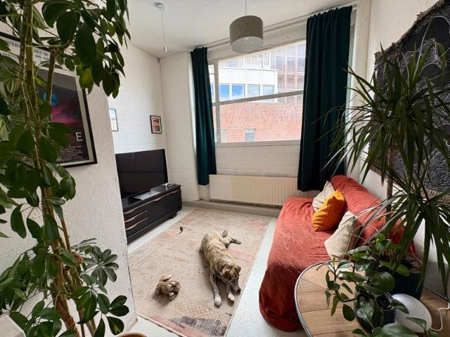 Apartment at Rendlesham Road, Greater London