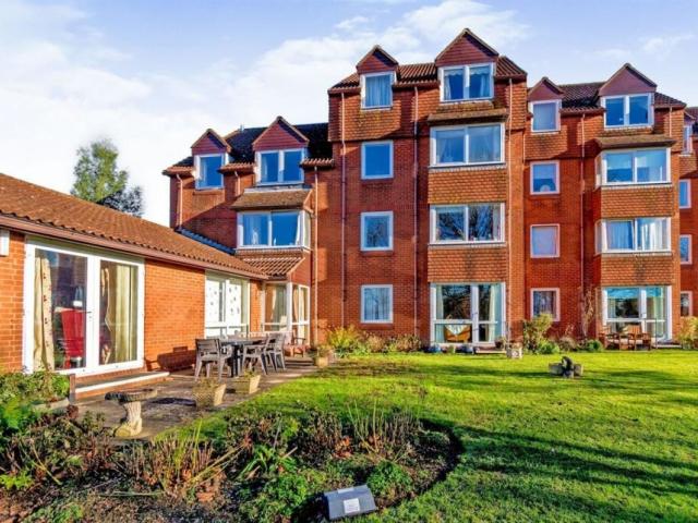 Apartment at River View Road, Southampton