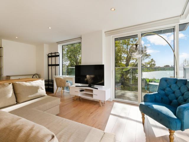 Apartment at Riverside Gardens, Greater London