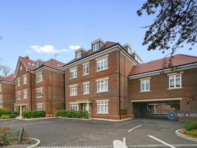 Apartment at Rickmansworth Road, Greater London
