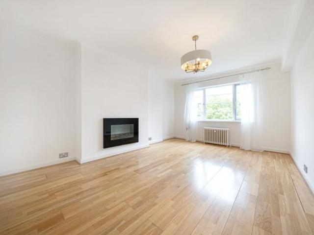 Apartment at Richmond Crescent, Epsom and Ewell