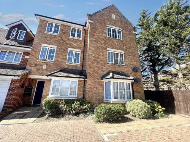 Apartment at Richards Way, Slough