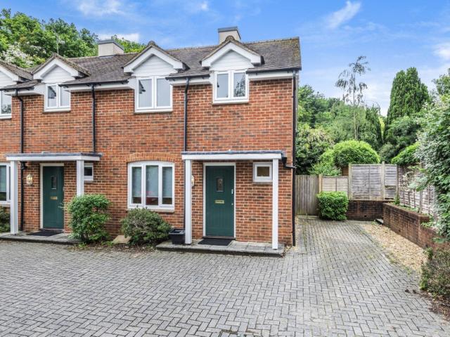 Apartment at Ridgeway, Winchester
