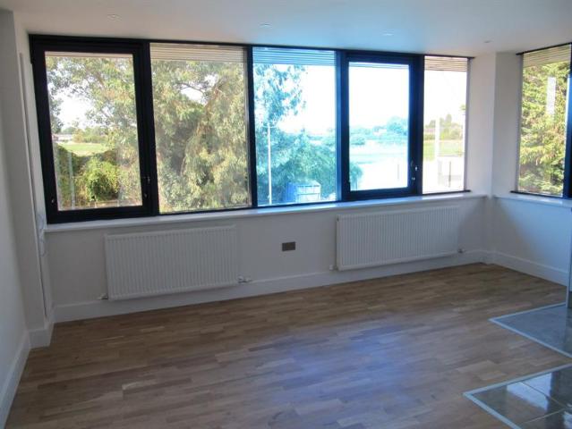 Apartment at Ridge Way, Richings Park