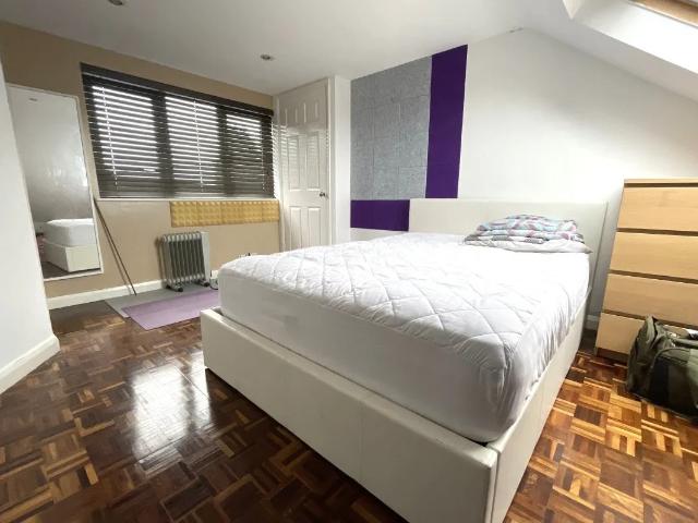 Apartment at Ridgehurst Avenue, Three Rivers
