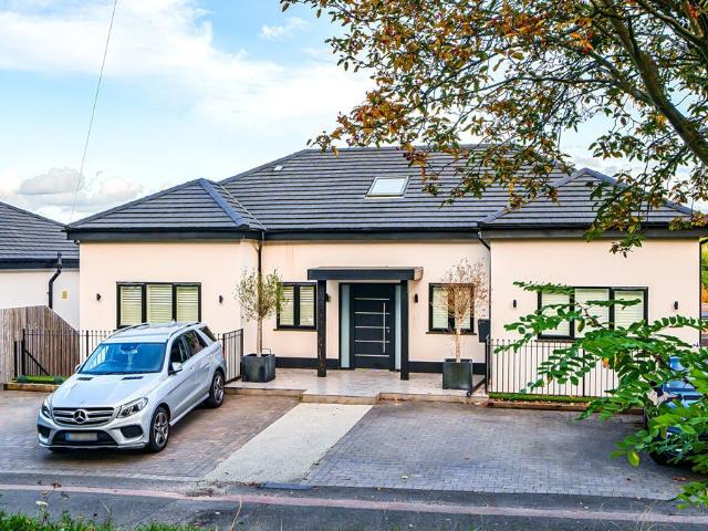 Apartment at Riddlesdown Road, Greater London