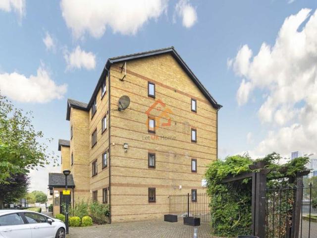 Apartment at Ringwood Gardens, Greater London