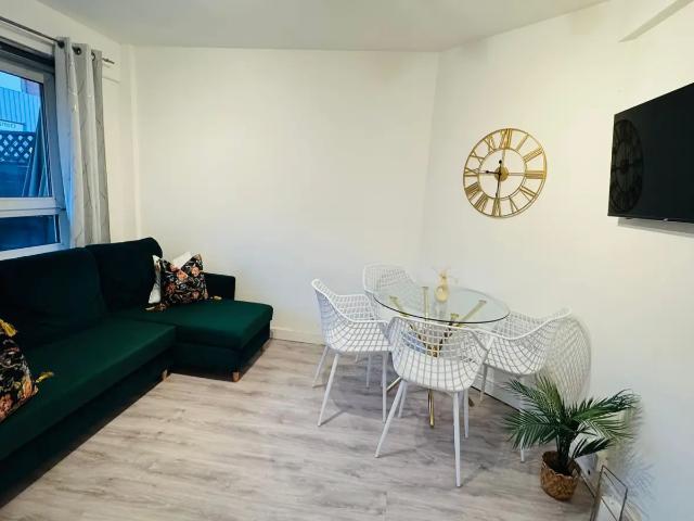 Apartment at Risdon Street, Greater London