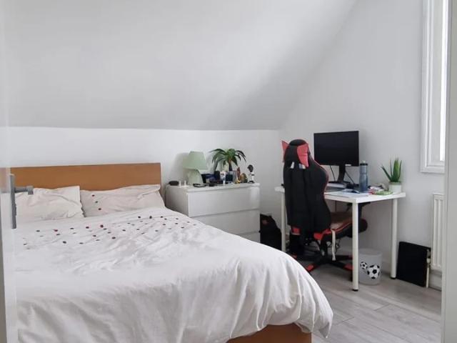 Apartment at Russell Road, Greater London