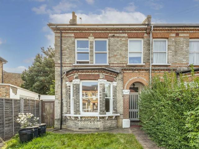 Apartment at Ryde Vale Road, Greater London